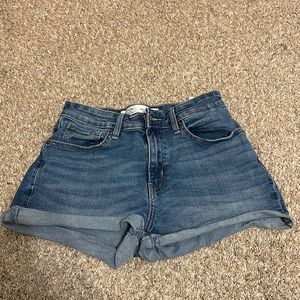 Levi’s denim shorts size 27